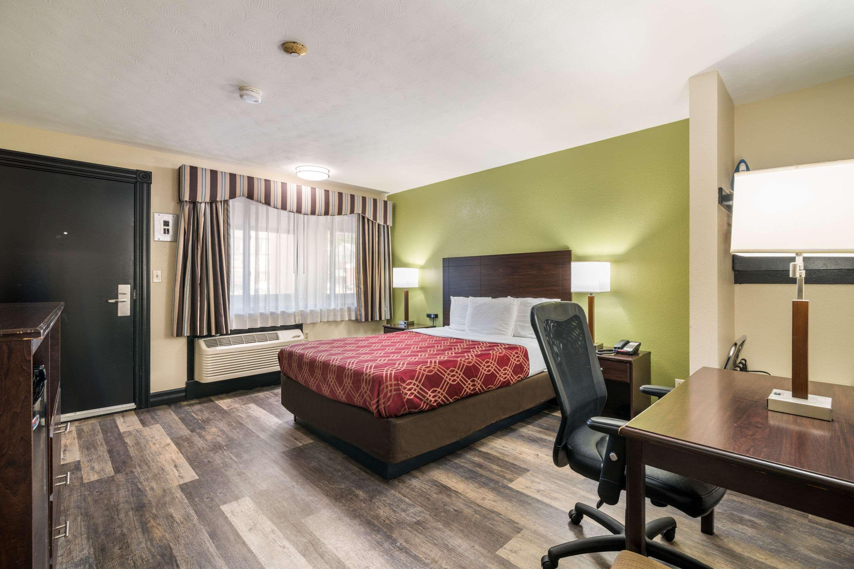 Econo Lodge Boston-Молден Екстер'єр фото
