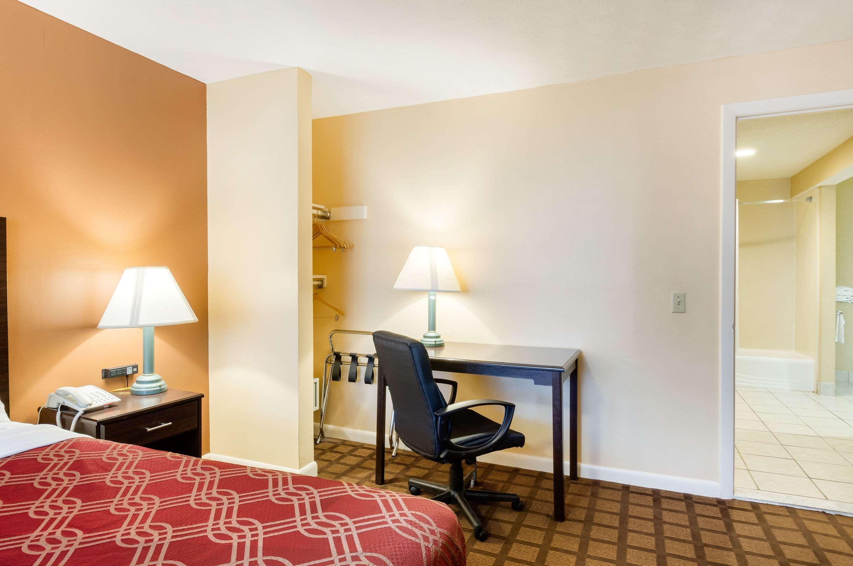 Econo Lodge Boston-Молден Екстер'єр фото