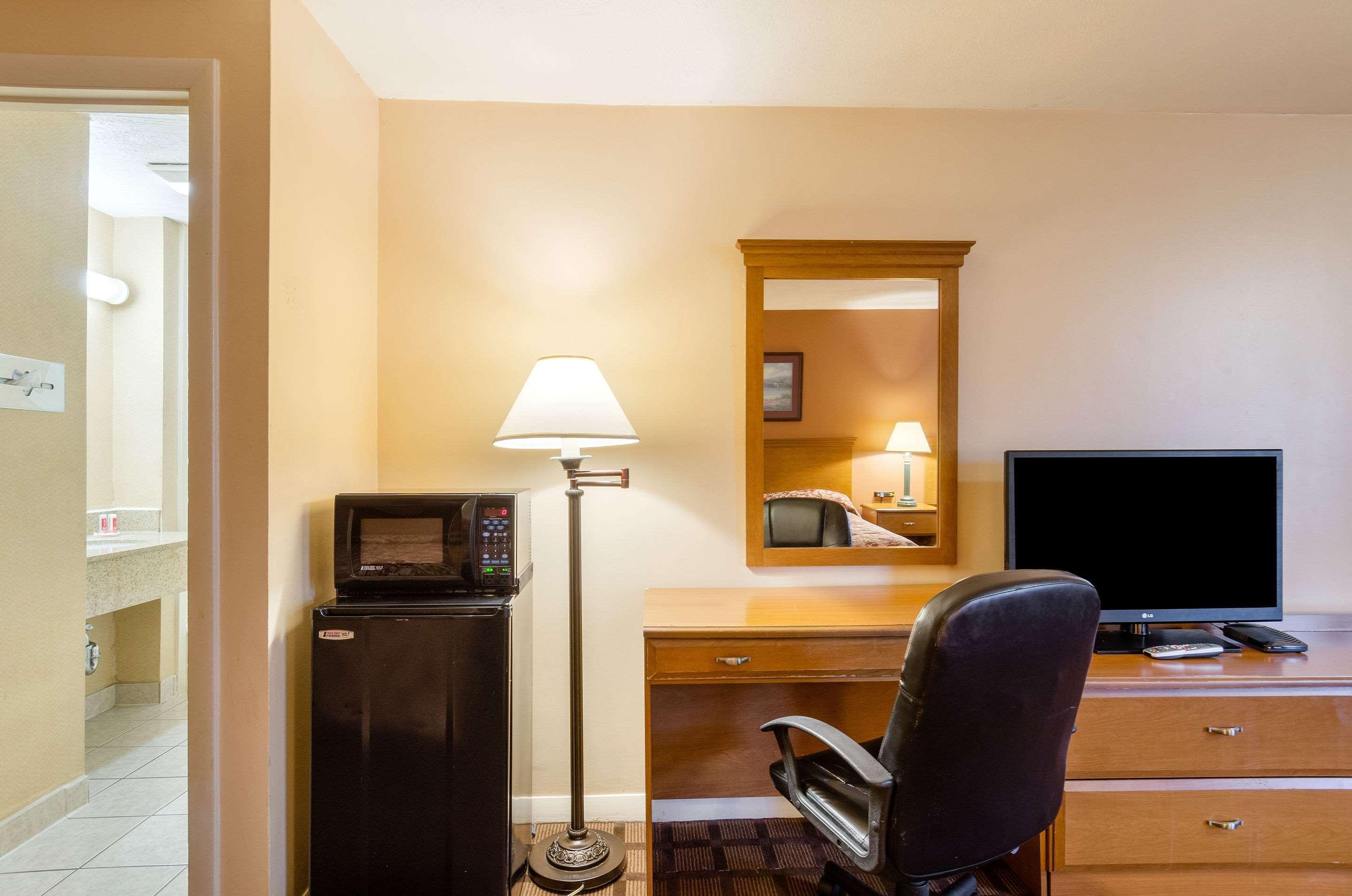 Econo Lodge Boston-Молден Екстер'єр фото