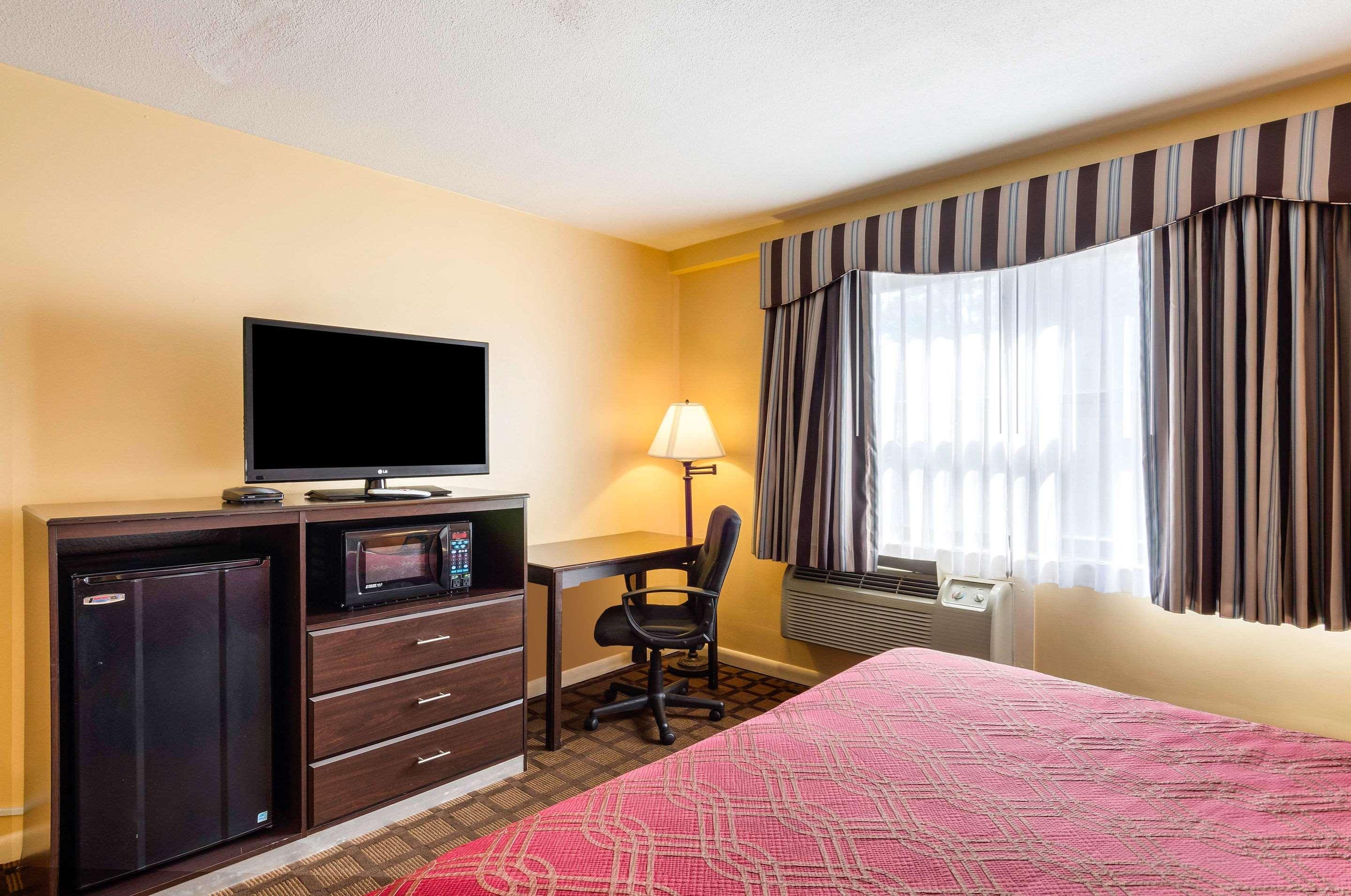 Econo Lodge Boston-Молден Екстер'єр фото
