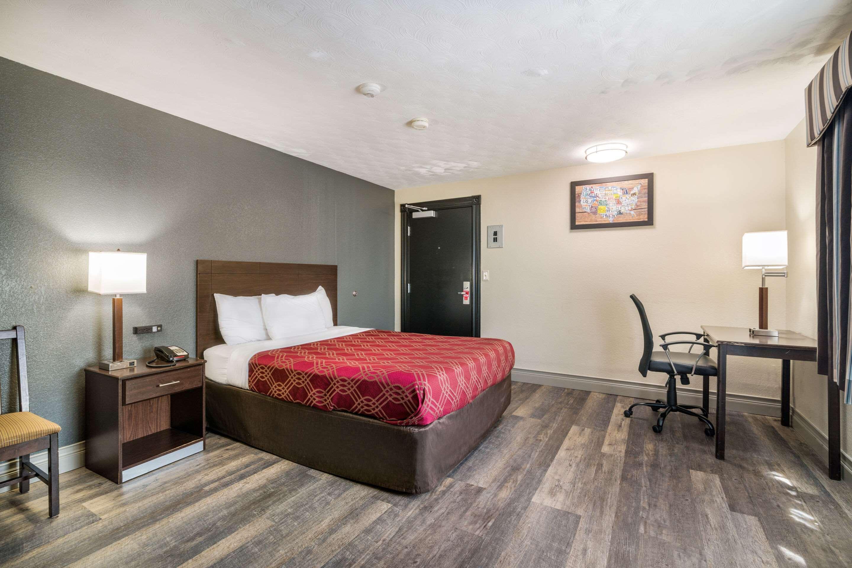 Econo Lodge Boston-Молден Екстер'єр фото