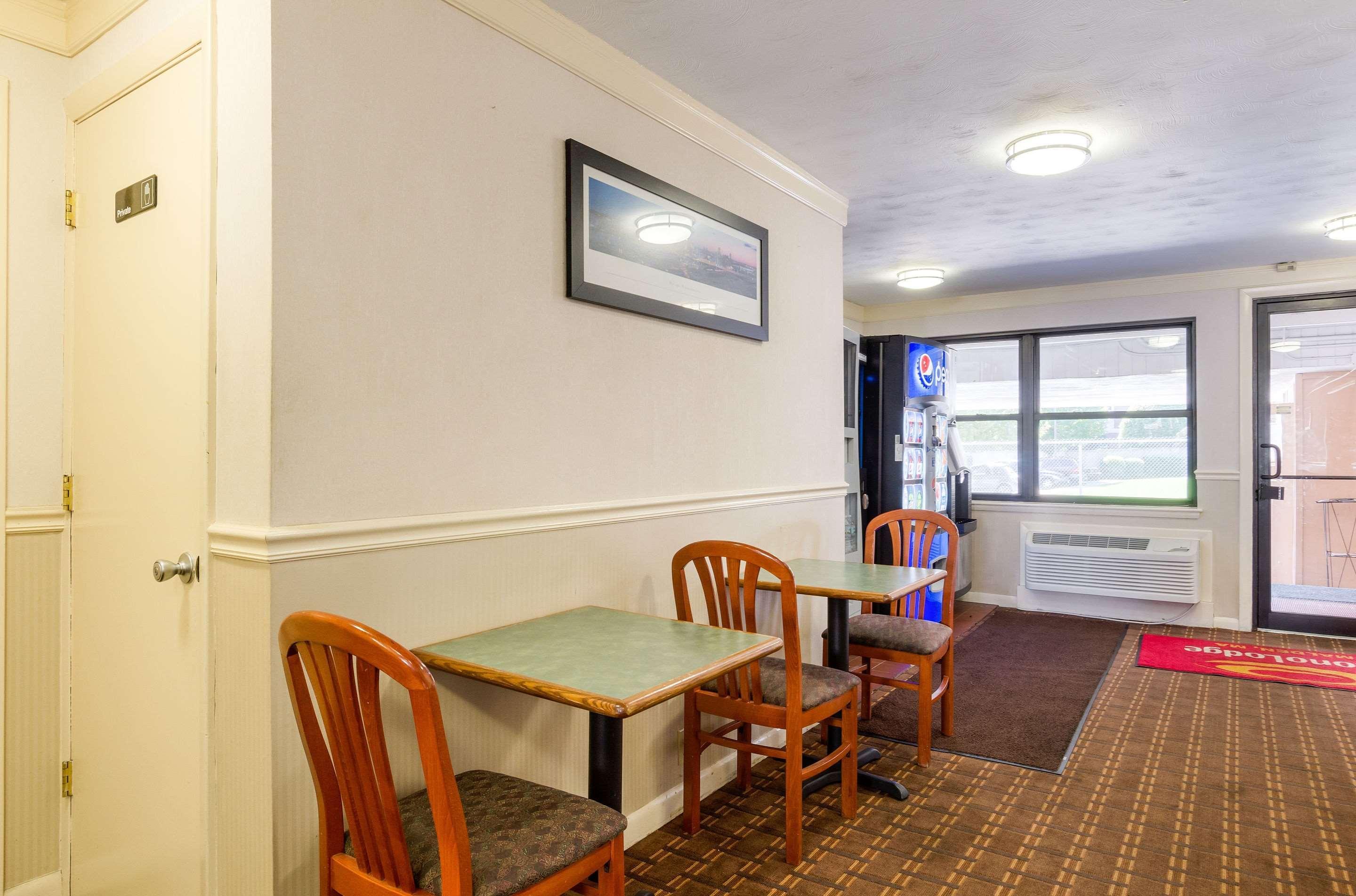 Econo Lodge Boston-Молден Екстер'єр фото